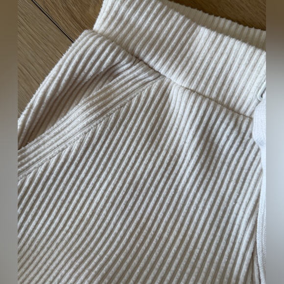 ALO Muse Cream Ribbed Pants - Picture 3 of 5